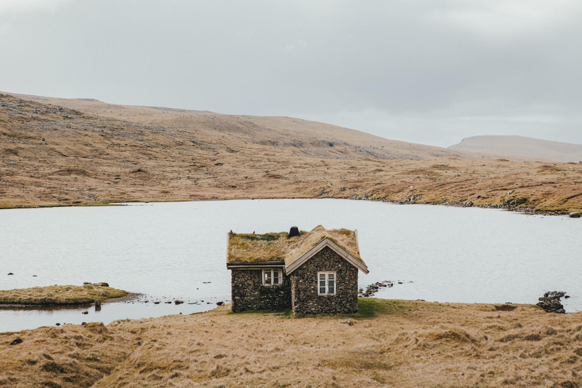 Cottage by lake in sandoy